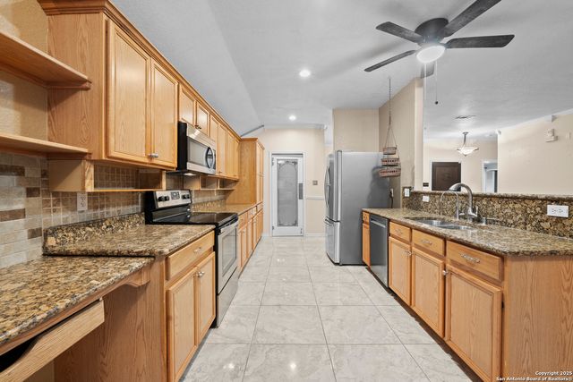 6739 TEZEL BND, San Antonio, TX 78250