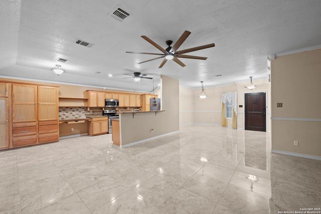 6739 TEZEL BND, San Antonio, TX 78250