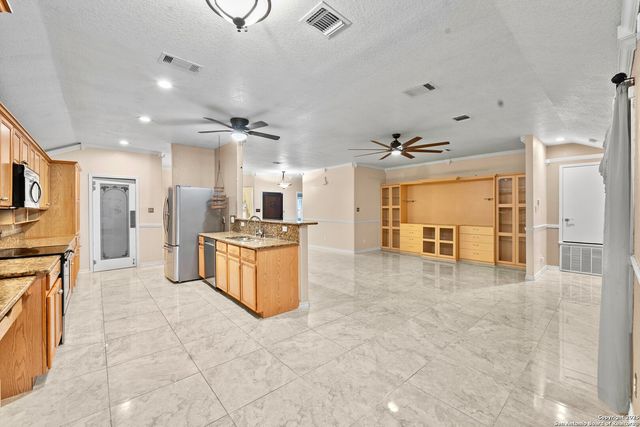 6739 TEZEL BND, San Antonio, TX 78250