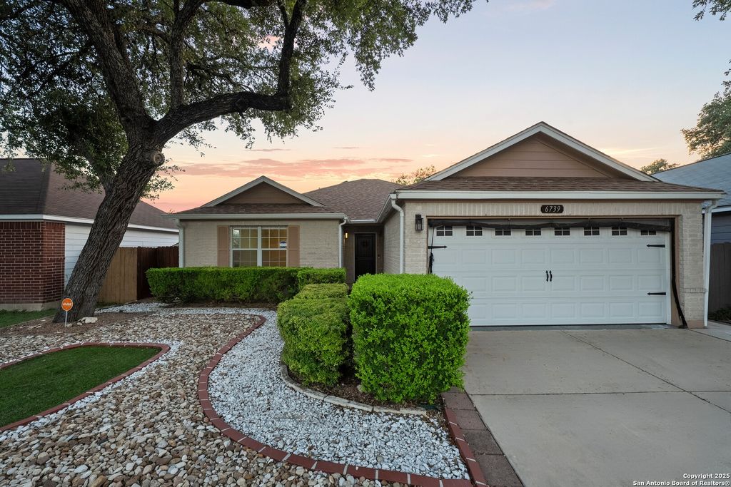 6739 TEZEL BND, San Antonio, TX 78250
