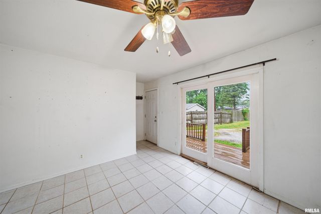 2224 N KNOLLAIRE Drive, Washington, IL 61571