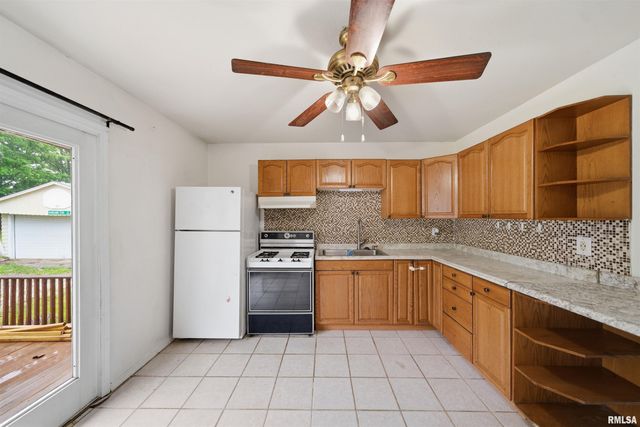 2224 N KNOLLAIRE Drive, Washington, IL 61571