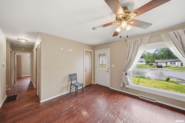 2224 N KNOLLAIRE Drive, Washington, IL 61571