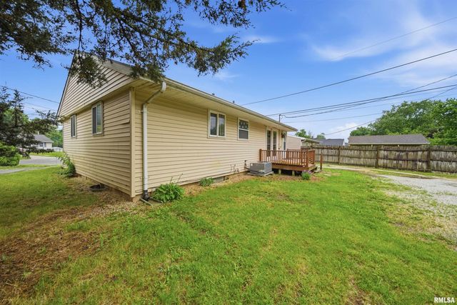 2224 N KNOLLAIRE Drive, Washington, IL 61571