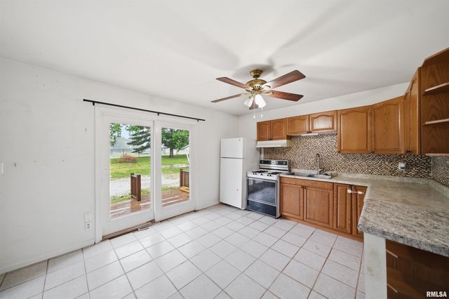 2224 N KNOLLAIRE Drive, Washington, IL 61571