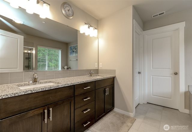 7713 208th Avenue E, Bonney Lake, WA 98391