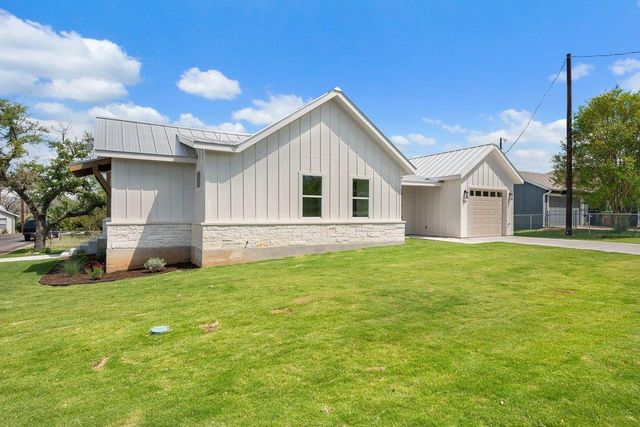 501 Ranchview DR, Johnson City, TX 78636