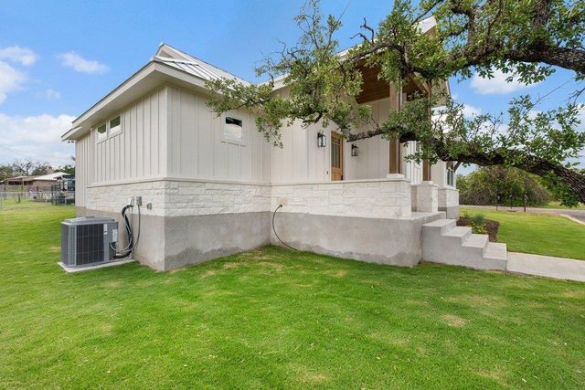501 Ranchview DR, Johnson City, TX 78636