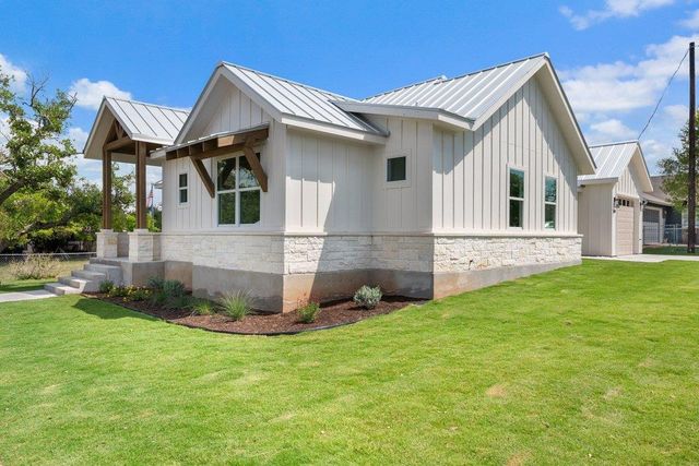 501 Ranchview DR, Johnson City, TX 78636