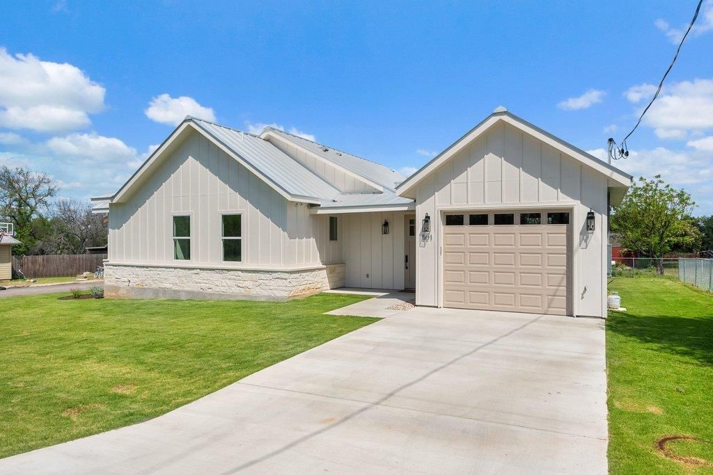 501 Ranchview DR, Johnson City, TX 78636