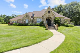 230 Ashbriar Ln., Longview, TX 75605