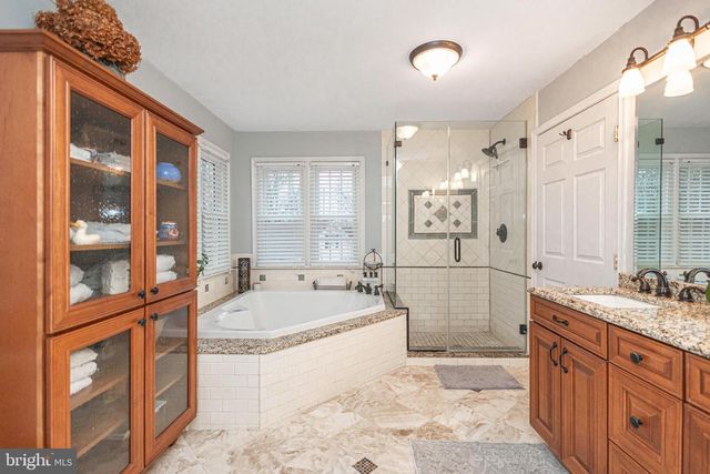 650 MAPLE GLEN CIR, Ambler, PA 19002