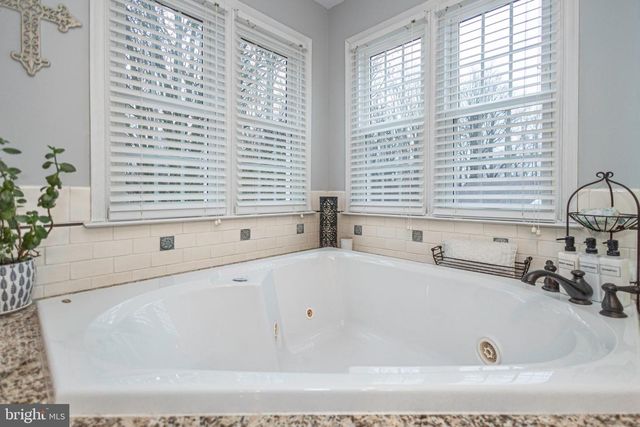 650 MAPLE GLEN CIR, Ambler, PA 19002