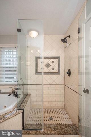 650 MAPLE GLEN CIR, Ambler, PA 19002