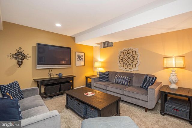 650 MAPLE GLEN CIR, Ambler, PA 19002