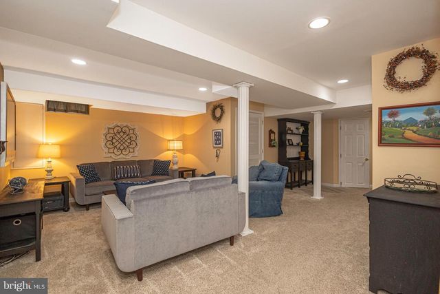 650 MAPLE GLEN CIR, Ambler, PA 19002