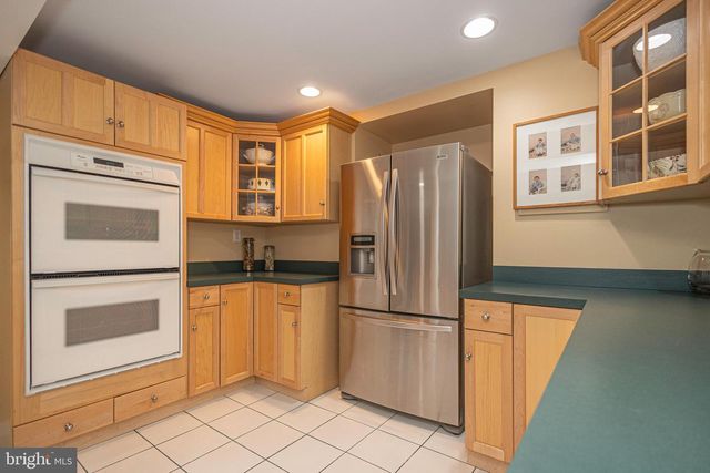 650 MAPLE GLEN CIR, Ambler, PA 19002