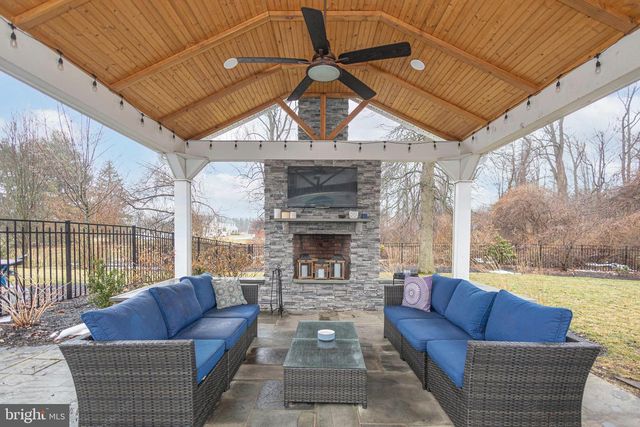 650 MAPLE GLEN CIR, Ambler, PA 19002