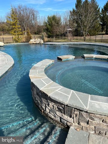 650 MAPLE GLEN CIR, Ambler, PA 19002