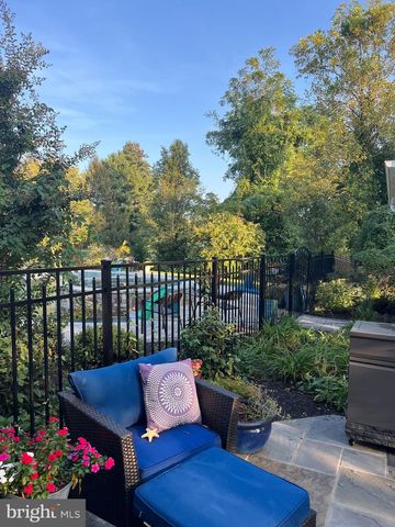 650 MAPLE GLEN CIR, Ambler, PA 19002