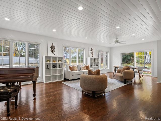 1900 Tiverton Road, Bloomfield Hills, MI 48304