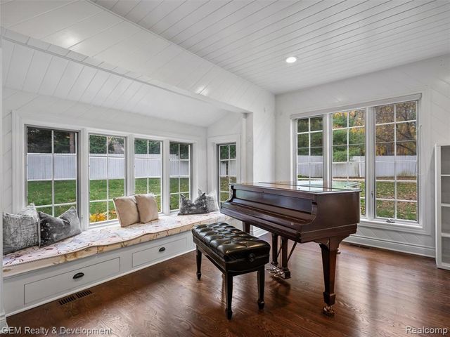 1900 Tiverton Road, Bloomfield Hills, MI 48304