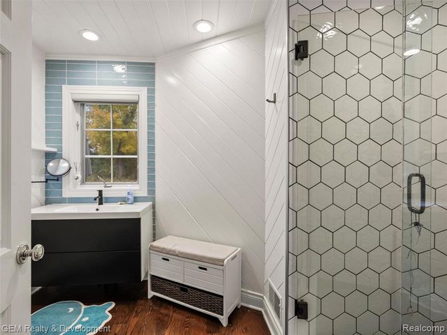 1900 Tiverton Road, Bloomfield Hills, MI 48304