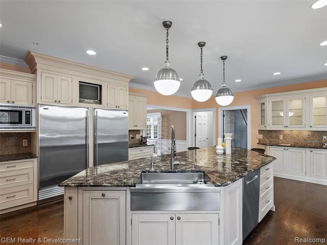 1900 Tiverton Road, Bloomfield Hills, MI 48304