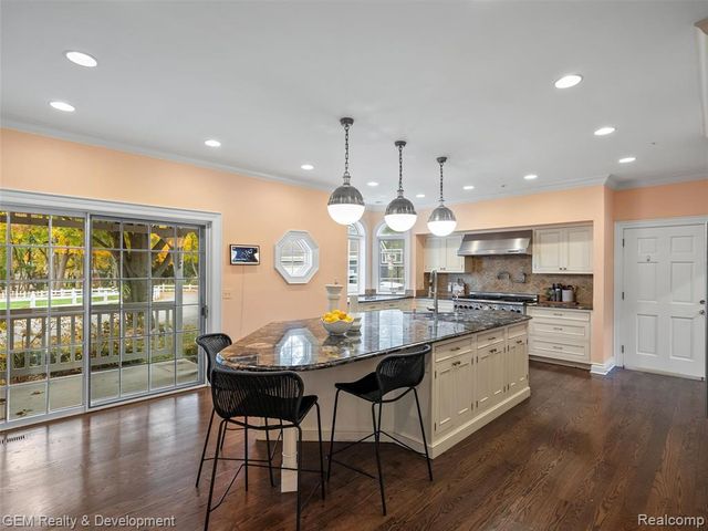 1900 Tiverton Road, Bloomfield Hills, MI 48304