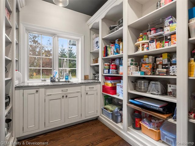 1900 Tiverton Road, Bloomfield Hills, MI 48304