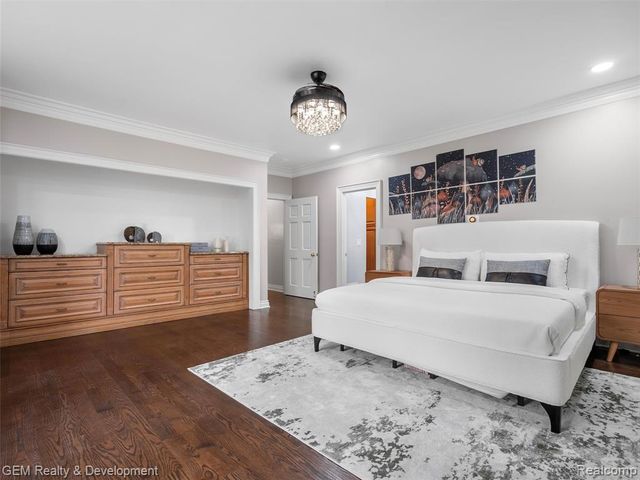 1900 Tiverton Road, Bloomfield Hills, MI 48304