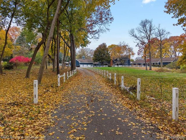 1900 Tiverton Road, Bloomfield Hills, MI 48304