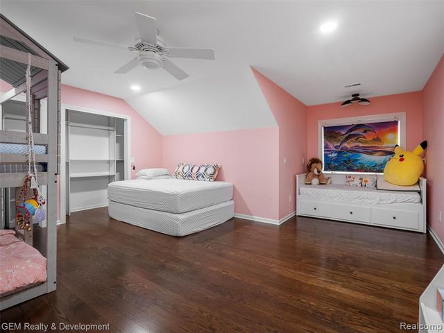 1900 Tiverton Road, Bloomfield Hills, MI 48304