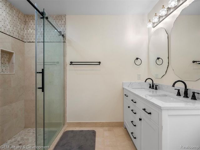 1900 Tiverton Road, Bloomfield Hills, MI 48304