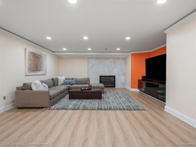 1900 Tiverton Road, Bloomfield Hills, MI 48304