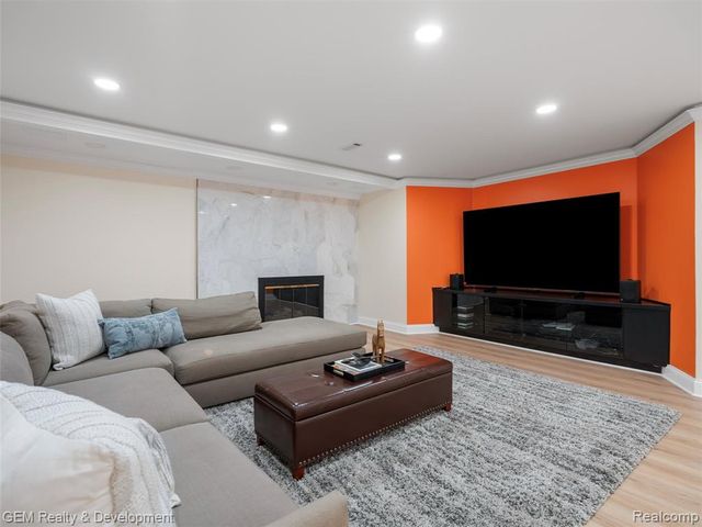 1900 Tiverton Road, Bloomfield Hills, MI 48304