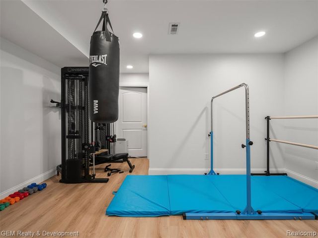 1900 Tiverton Road, Bloomfield Hills, MI 48304