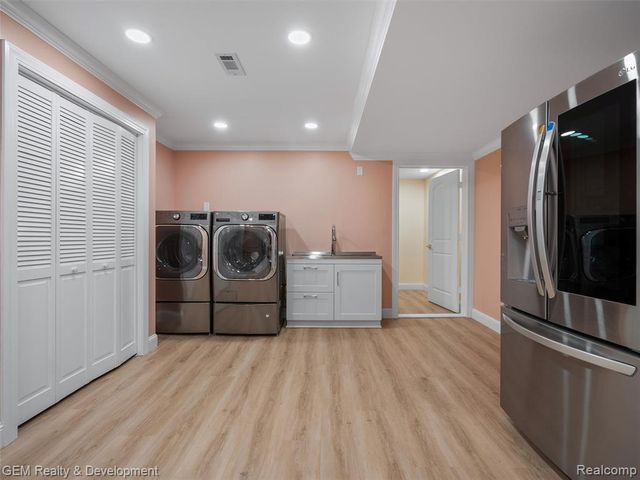 1900 Tiverton Road, Bloomfield Hills, MI 48304