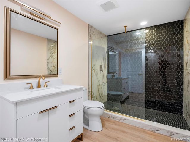 1900 Tiverton Road, Bloomfield Hills, MI 48304