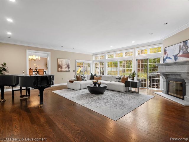 1900 Tiverton Road, Bloomfield Hills, MI 48304