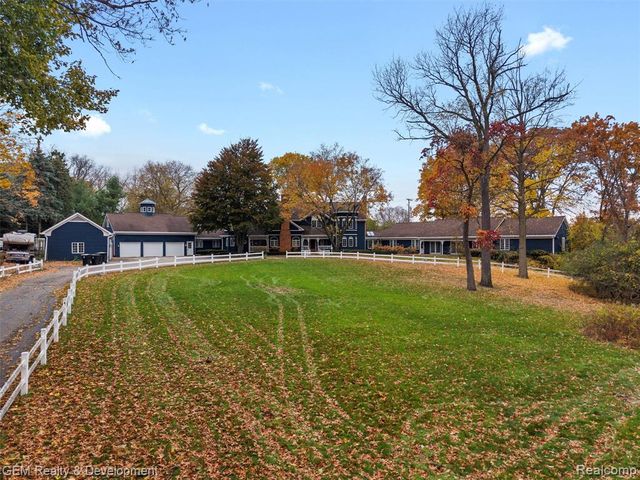 1900 Tiverton Road, Bloomfield Hills, MI 48304