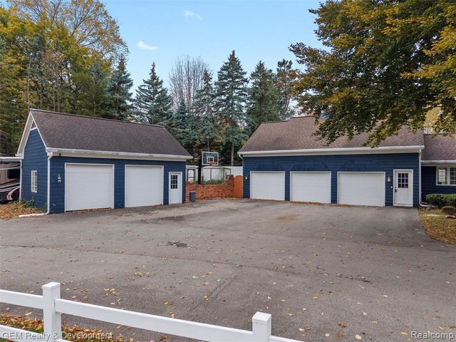 1900 Tiverton Road, Bloomfield Hills, MI 48304