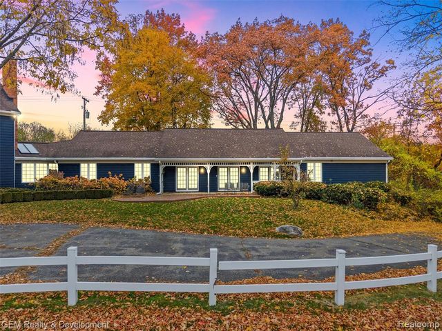 1900 Tiverton Road, Bloomfield Hills, MI 48304