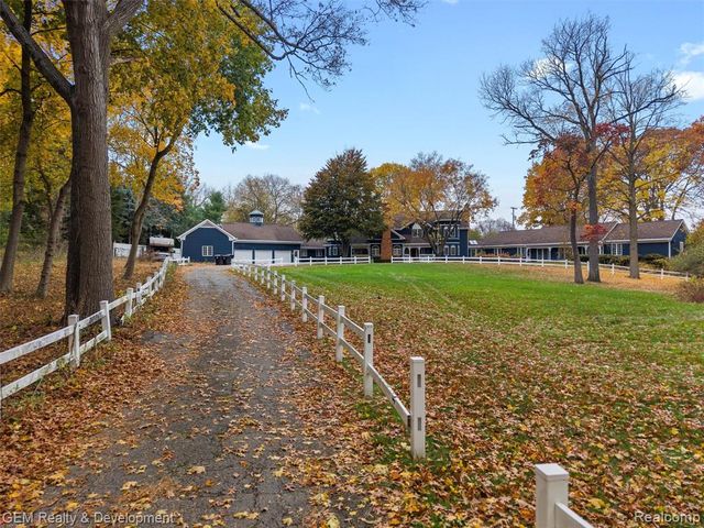 1900 Tiverton Road, Bloomfield Hills, MI 48304