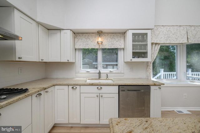 111 CORRINE DR, Pennington, NJ 08534
