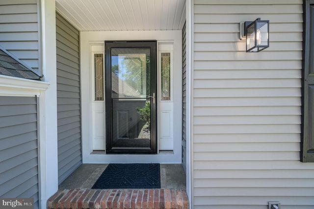 111 CORRINE DR, Pennington, NJ 08534