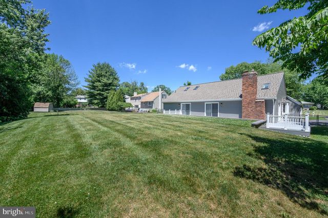 111 CORRINE DR, Pennington, NJ 08534
