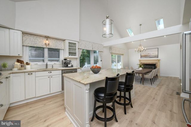111 CORRINE DR, Pennington, NJ 08534
