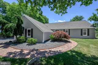 111 CORRINE DR, Pennington, NJ 08534