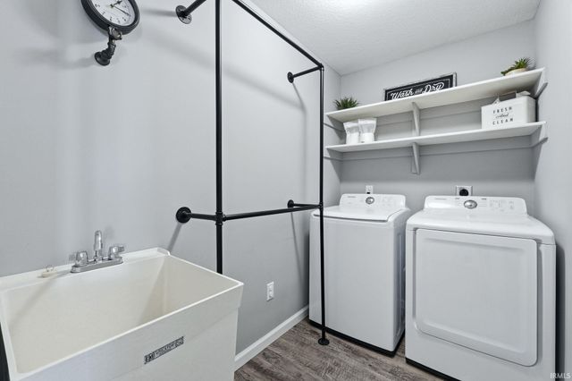 2044 Rittenhouse Place, Huntertown, IN 46748
